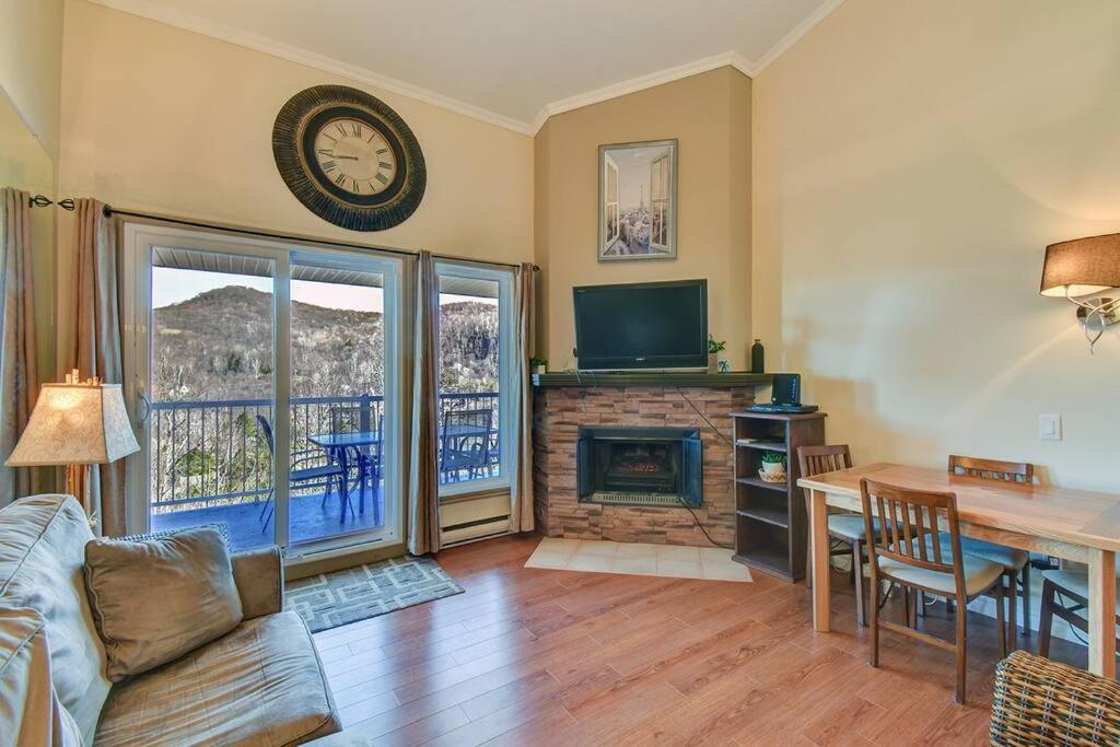 Charming Tremblant 1 Bedroom With Pool And Hot Tub มงต์-ทร็องบล็องต์ ภายนอก รูปภาพ